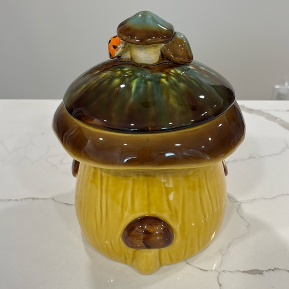 Napcoware Vintage Mushroom Cookie Jar Canister - Picture 3 of 16